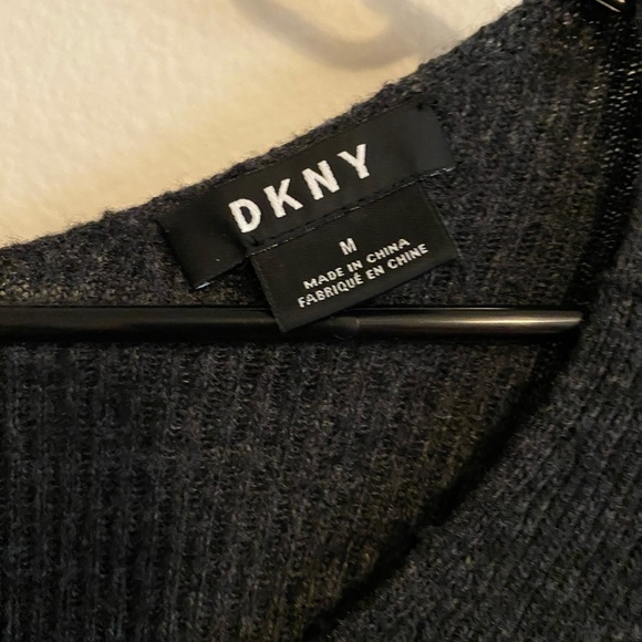 🍀 DKNY Sweater - Picture 2 of 2
